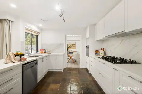 Property photo of 5 Mandowie Crescent Croydon VIC 3136