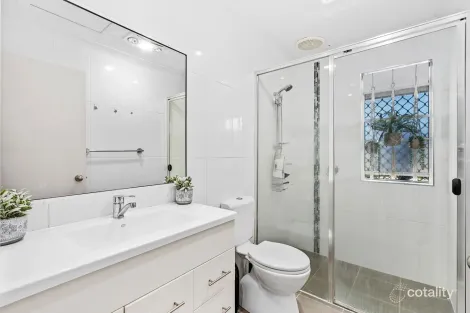 Property photo of 21/50 St Kevins Avenue Benowa QLD 4217