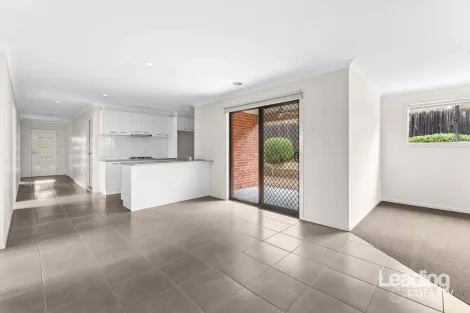 Property photo of 32 Barwick Road Sunbury VIC 3429