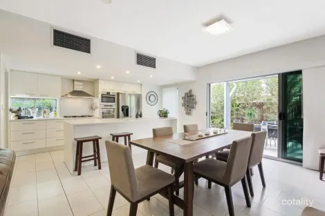 Property photo of 3/12 Kitchener Street Coorparoo QLD 4151