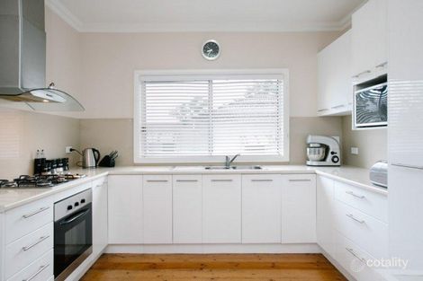 Property photo of 17 Central Road Unanderra NSW 2526