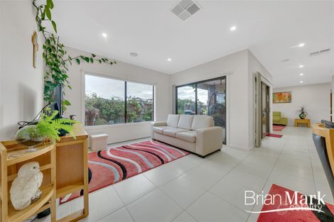 Property photo of 2 Swiss Way Manor Lakes VIC 3024