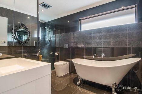 Property photo of 13 Brentwood Drive Avondale Heights VIC 3034