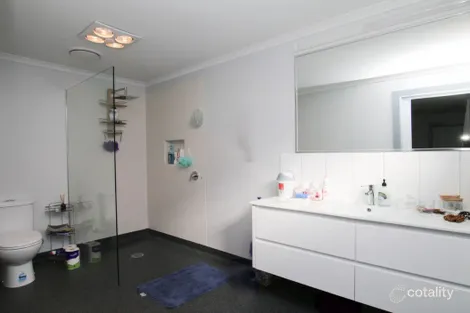 Property photo of 80 Darlington Road Mortlake VIC 3272