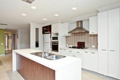 Property photo of 21 Minindee Road Manor Lakes VIC 3024