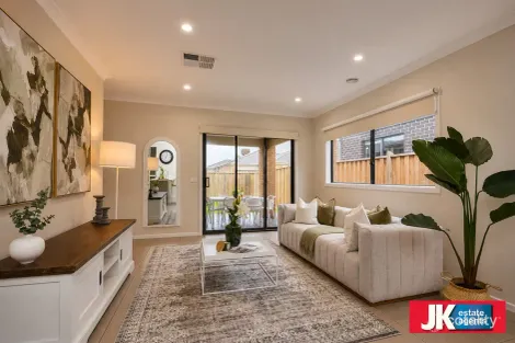Property photo of 10 Warangal Way Deanside VIC 3336