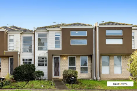 60 FEATHERBROOK DR, POINT COOK, VIC 3030