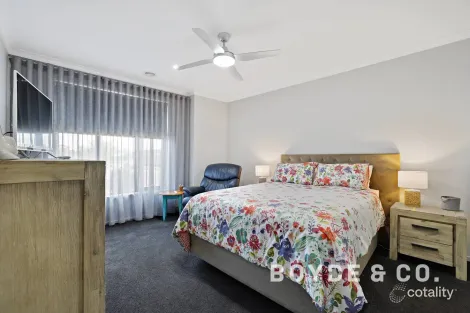 Property photo of 11 Cinnamon Street Drouin VIC 3818