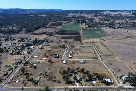 4 Aquila Dr, Meringandan West, QLD 4352