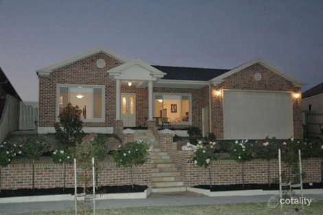 Property photo of 28 Sheldon Drive Berwick VIC 3806