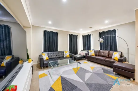 Property photo of 3 Hele Close Caroline Springs VIC 3023