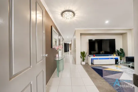 Property photo of 3 Hele Close Caroline Springs VIC 3023