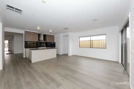 16 Trojan Cres, Clyde North, VIC 3978