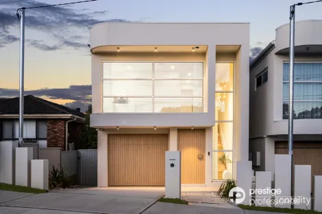 Property photo of 28 Ikara Crescent Moorebank NSW 2170