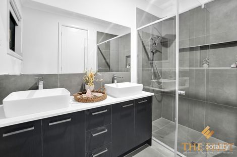 Property photo of 1 Lilybloom Way Fraser Rise VIC 3336
