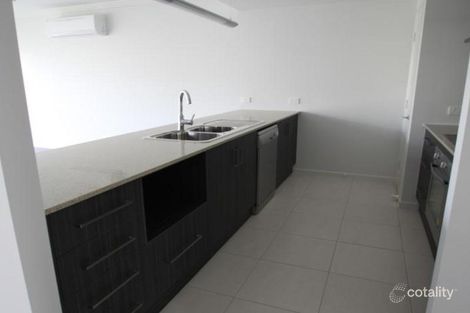 Property photo of 1/17 Mooney Crescent Emerald QLD 4720
