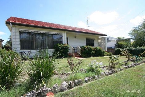 14 Middle Point Rd, Bolton Point, NSW 2283