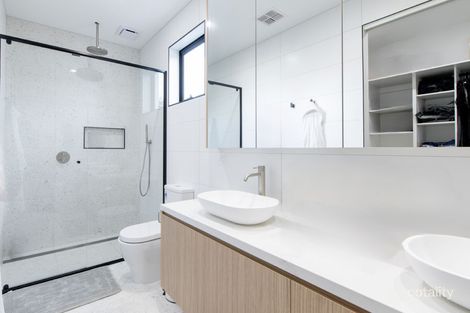 1/2 Eyre St, Burwood, VIC 3125