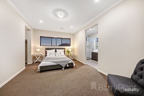 Property photo of 18 Tuncurry Road Point Cook VIC 3030