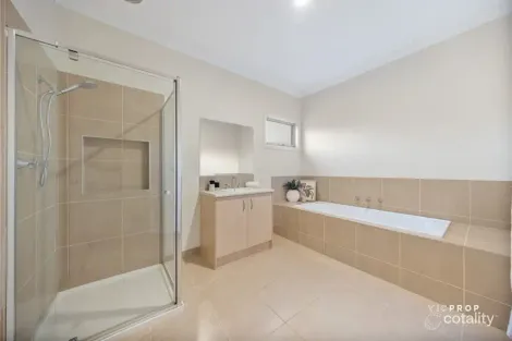 Property photo of 14 Flagstaff Crescent Point Cook VIC 3030