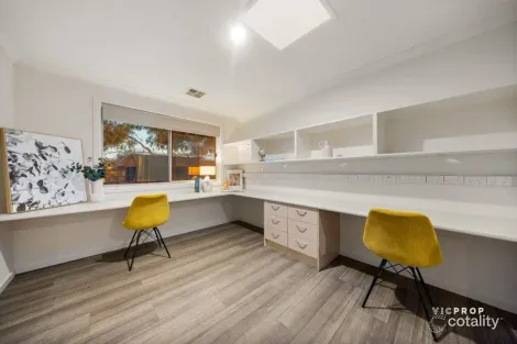 Property photo of 14 Flagstaff Crescent Point Cook VIC 3030