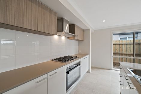 8 Wellingford Rd, Clyde North, VIC 3978