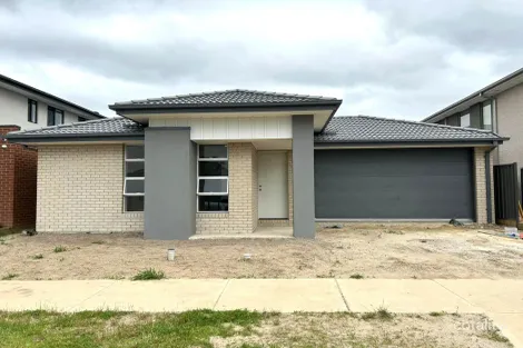 11 BRONX AVE, BERWICK, VIC 3806