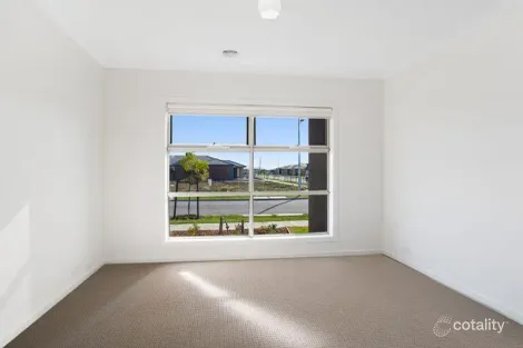 Property photo of 8 Firelight Drive Tarneit VIC 3029
