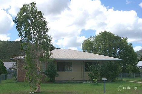 15 Bond St, Norman Gardens, QLD 4701