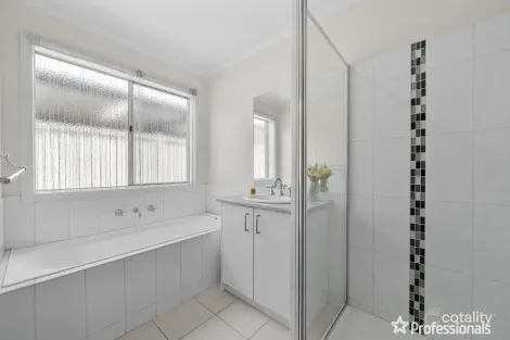 Property photo of 19 David Circuit Hillside VIC 3037