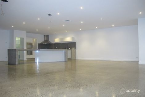 Property photo of 5 Lake Logan Way Caroline Springs VIC 3023