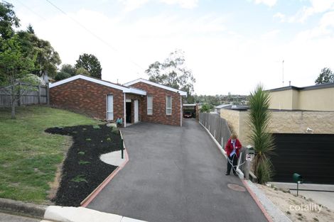 2 Oakbank Ave, Highton, VIC 3216