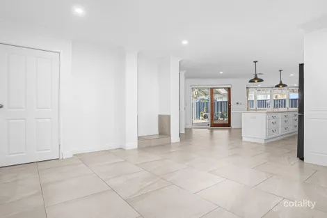 Property photo of 15 Ten Seldam Circle Winthrop WA 6150