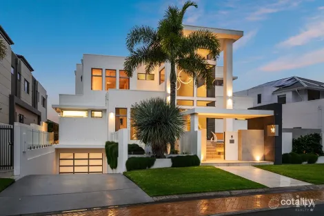 Property photo of 38 Royal Albert Crescent Paradise Point QLD 4216
