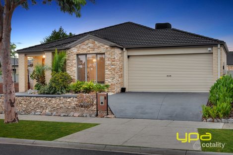 Property photo of 8 Ardent Crescent Cranbourne East VIC 3977