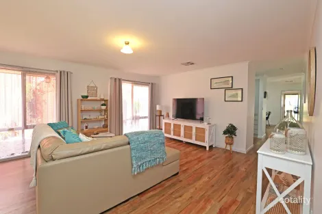 Property photo of 17 Helen Court Mildura VIC 3500