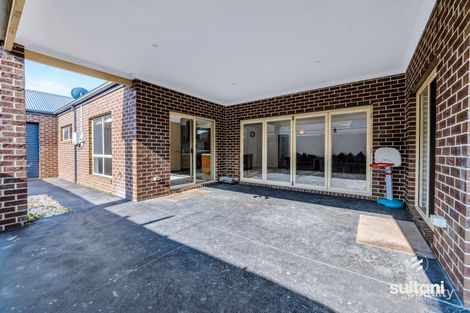 Property photo of 13 Dunferline Crescent Cranbourne VIC 3977