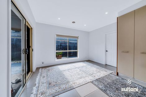 Property photo of 13 Dunferline Crescent Cranbourne VIC 3977