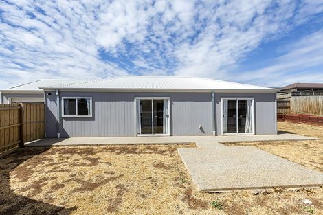 60 BURBIDGE DR, BACCHUS MARSH, VIC 3340