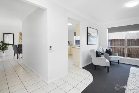 Property photo of 5 Wivenhoe Place Runcorn QLD 4113
