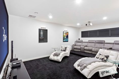 Property photo of 32 Oakview Boulevard Narre Warren North VIC 3804