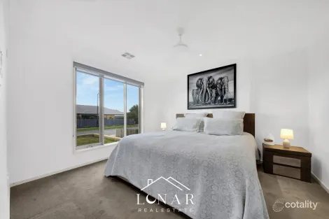 Property photo of 43 Ebony Street Cranbourne VIC 3977