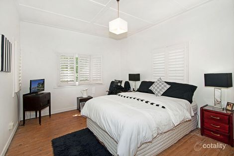 Property photo of 19 Instow Street Yeronga QLD 4104