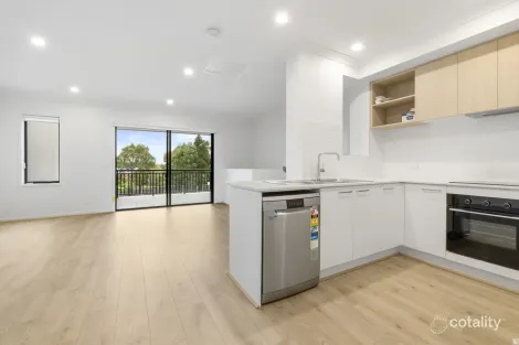 Property photo of 4 Shingleback Walk Mickleham VIC 3064