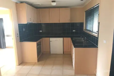 Property photo of 10 Beechwood Drive Yamanto QLD 4305