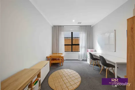 Property photo of 8 Marigold Drive Fraser Rise VIC 3336