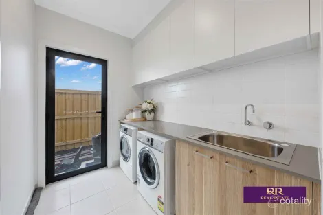 Property photo of 8 Marigold Drive Fraser Rise VIC 3336