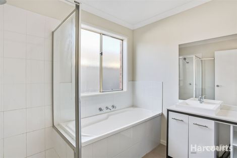 Property photo of 17 Avalon Crescent Cranbourne East VIC 3977