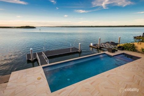 4 Knightsbridge Pde E, Paradise Point, QLD 4216