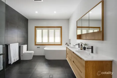 Property photo of 8 Arter Avenue Figtree NSW 2525